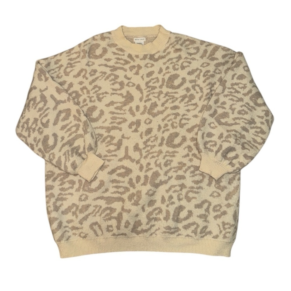 Main Strip cream cheetah print oversized sweater women’s size L/XL